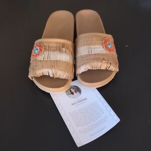 🍁Manitobah x Niio Perkins Fringe Leather Slides – Size 8 – NWT